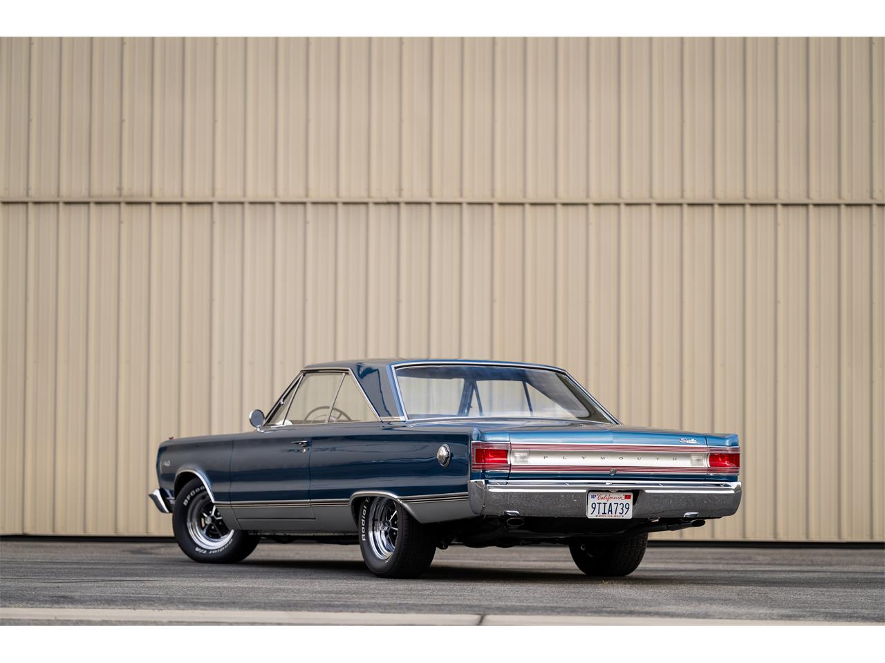 Plymouth-Satellite-1967-Bright-Blue-Pearl-White-11
