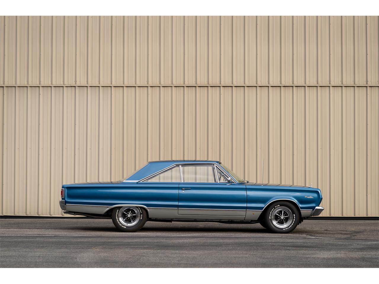 Plymouth-Satellite-1967-Bright-Blue-Pearl-White-13