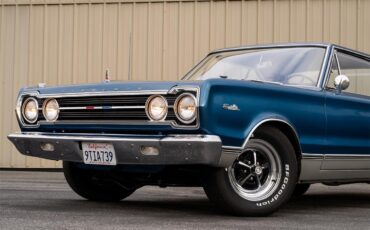 Plymouth-Satellite-1967-Bright-Blue-Pearl-White-2