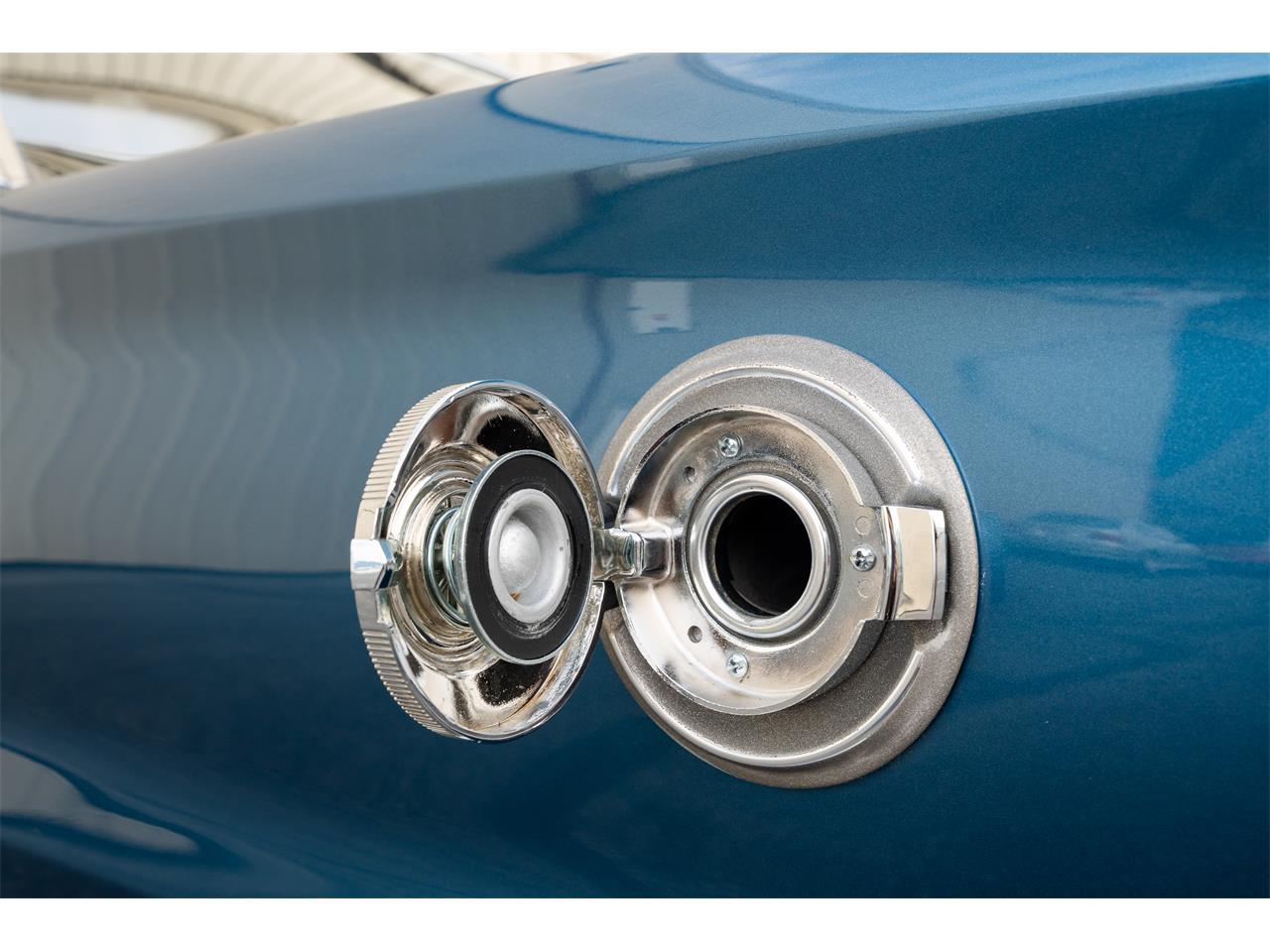 Plymouth-Satellite-1967-Bright-Blue-Pearl-White-20