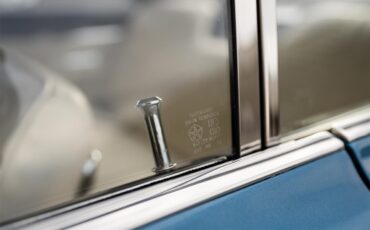 Plymouth-Satellite-1967-Bright-Blue-Pearl-White-21