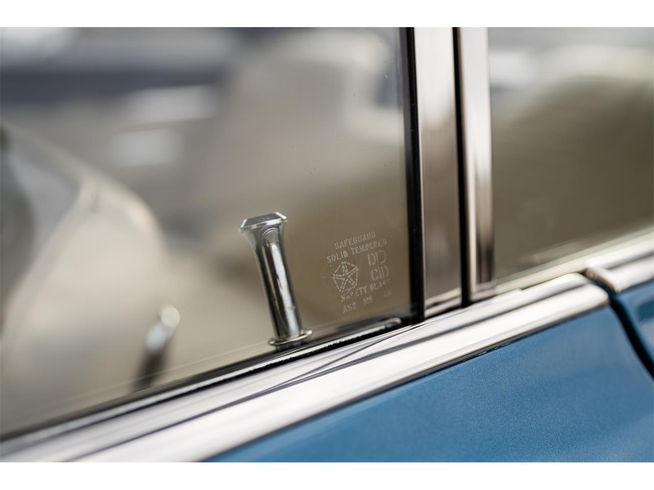 Plymouth-Satellite-1967-Bright-Blue-Pearl-White-21