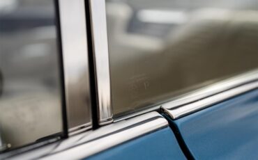 Plymouth-Satellite-1967-Bright-Blue-Pearl-White-22