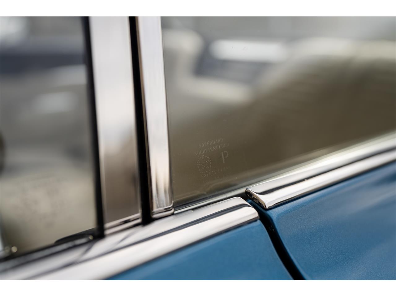 Plymouth-Satellite-1967-Bright-Blue-Pearl-White-22