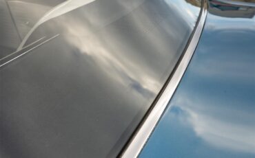 Plymouth-Satellite-1967-Bright-Blue-Pearl-White-23