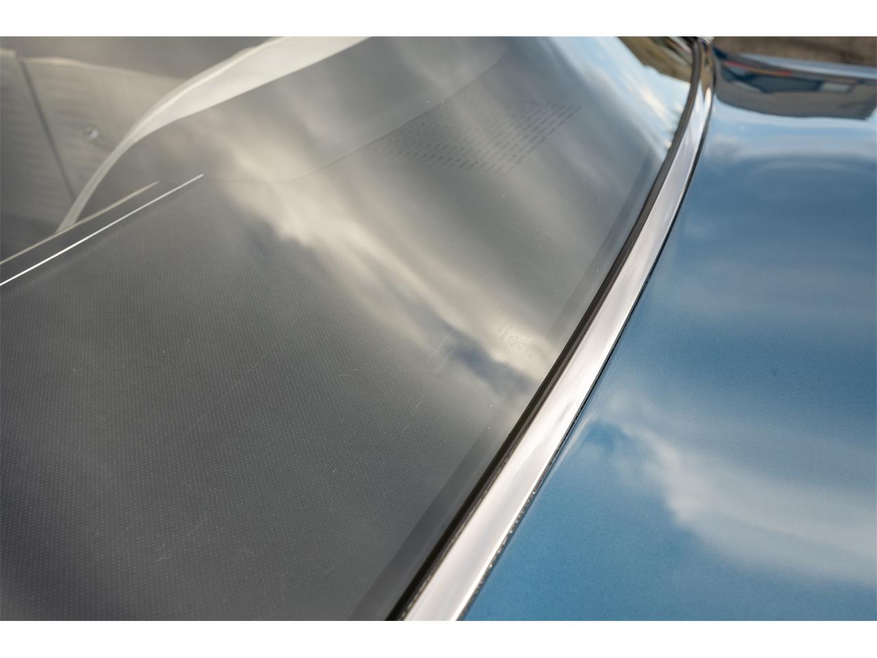 Plymouth-Satellite-1967-Bright-Blue-Pearl-White-23