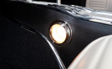 Plymouth-Satellite-1967-Bright-Blue-Pearl-White-24