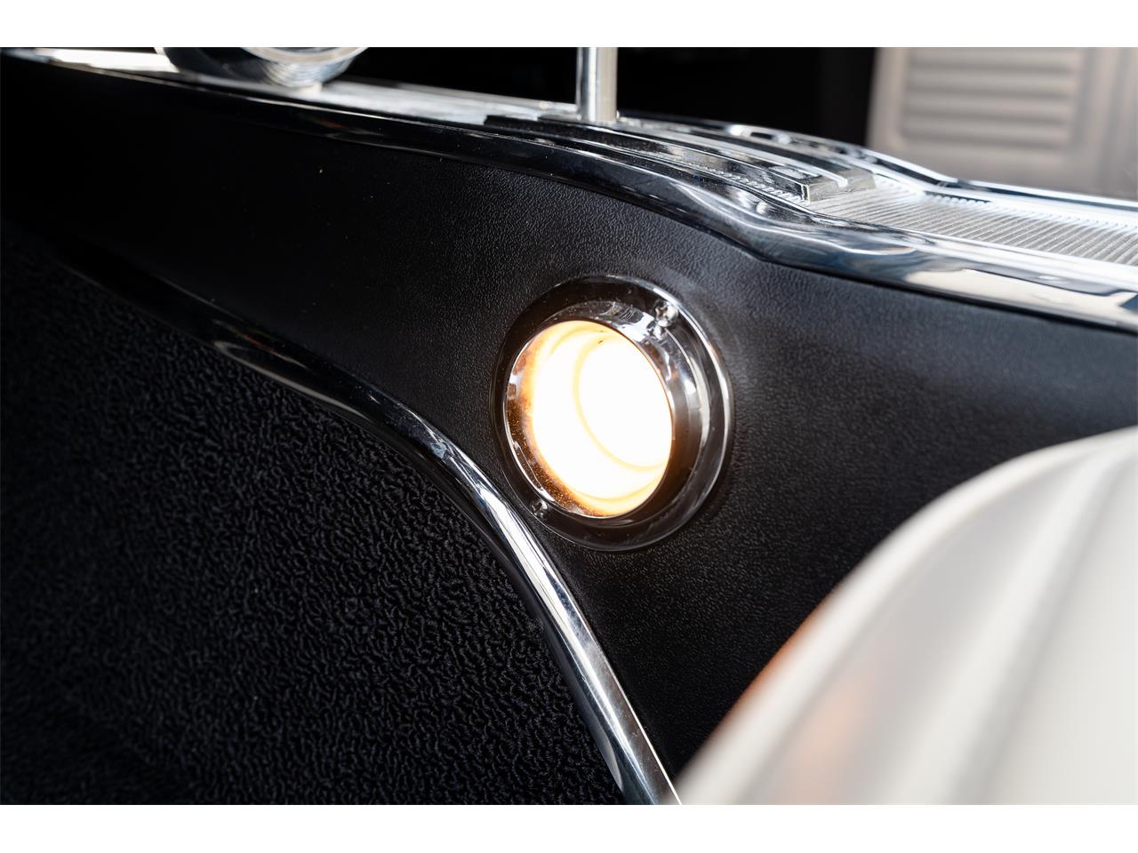 Plymouth-Satellite-1967-Bright-Blue-Pearl-White-24