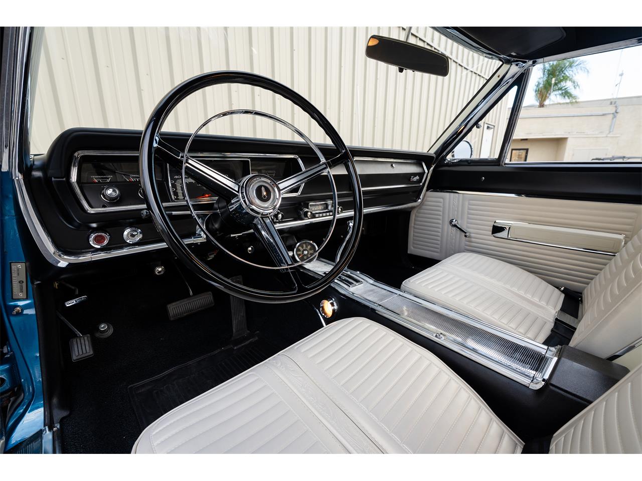 Plymouth-Satellite-1967-Bright-Blue-Pearl-White-25