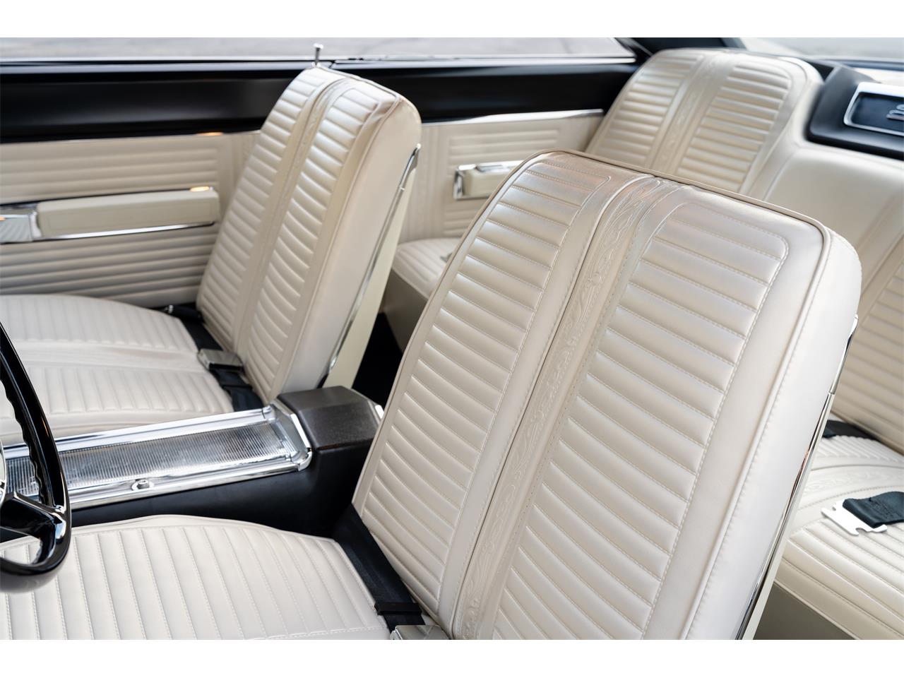 Plymouth-Satellite-1967-Bright-Blue-Pearl-White-28