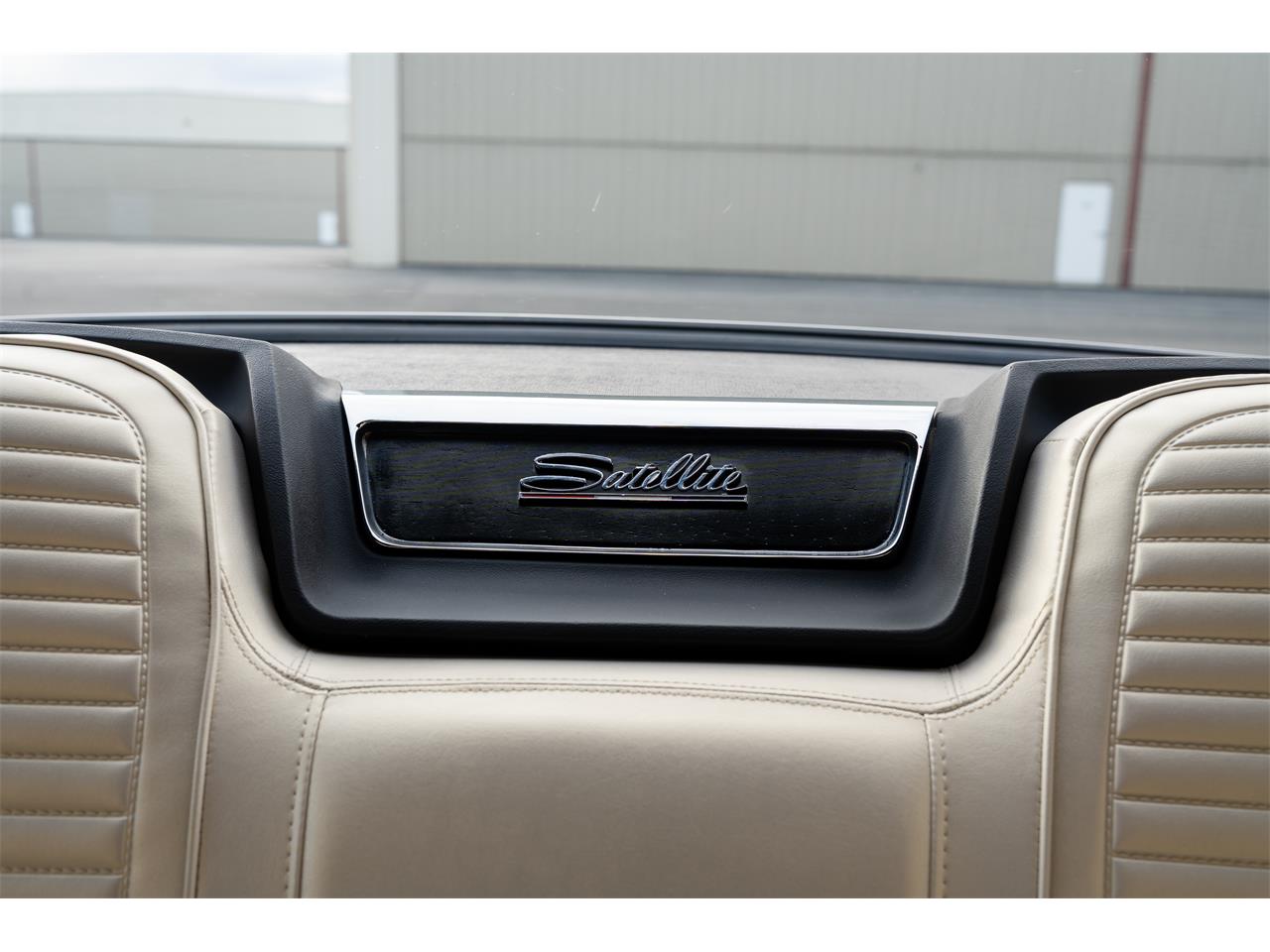 Plymouth-Satellite-1967-Bright-Blue-Pearl-White-29