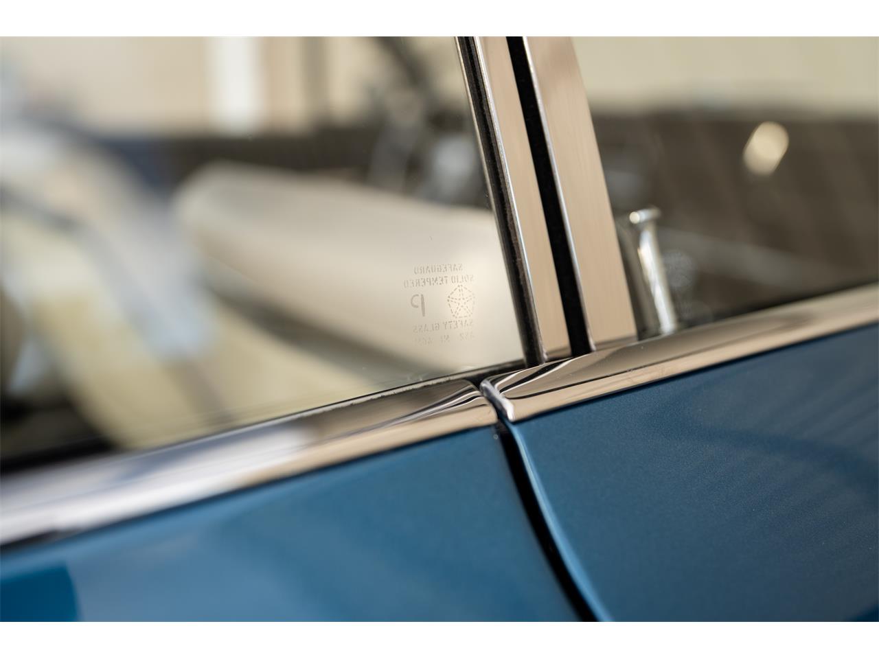 Plymouth-Satellite-1967-Bright-Blue-Pearl-White-3