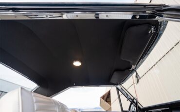 Plymouth-Satellite-1967-Bright-Blue-Pearl-White-30