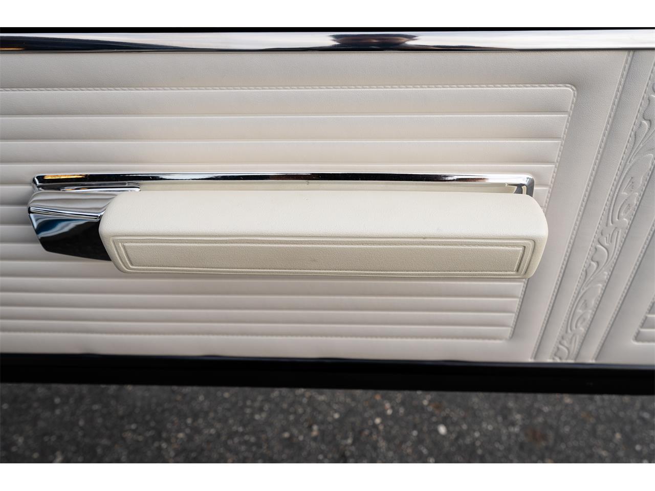 Plymouth-Satellite-1967-Bright-Blue-Pearl-White-31