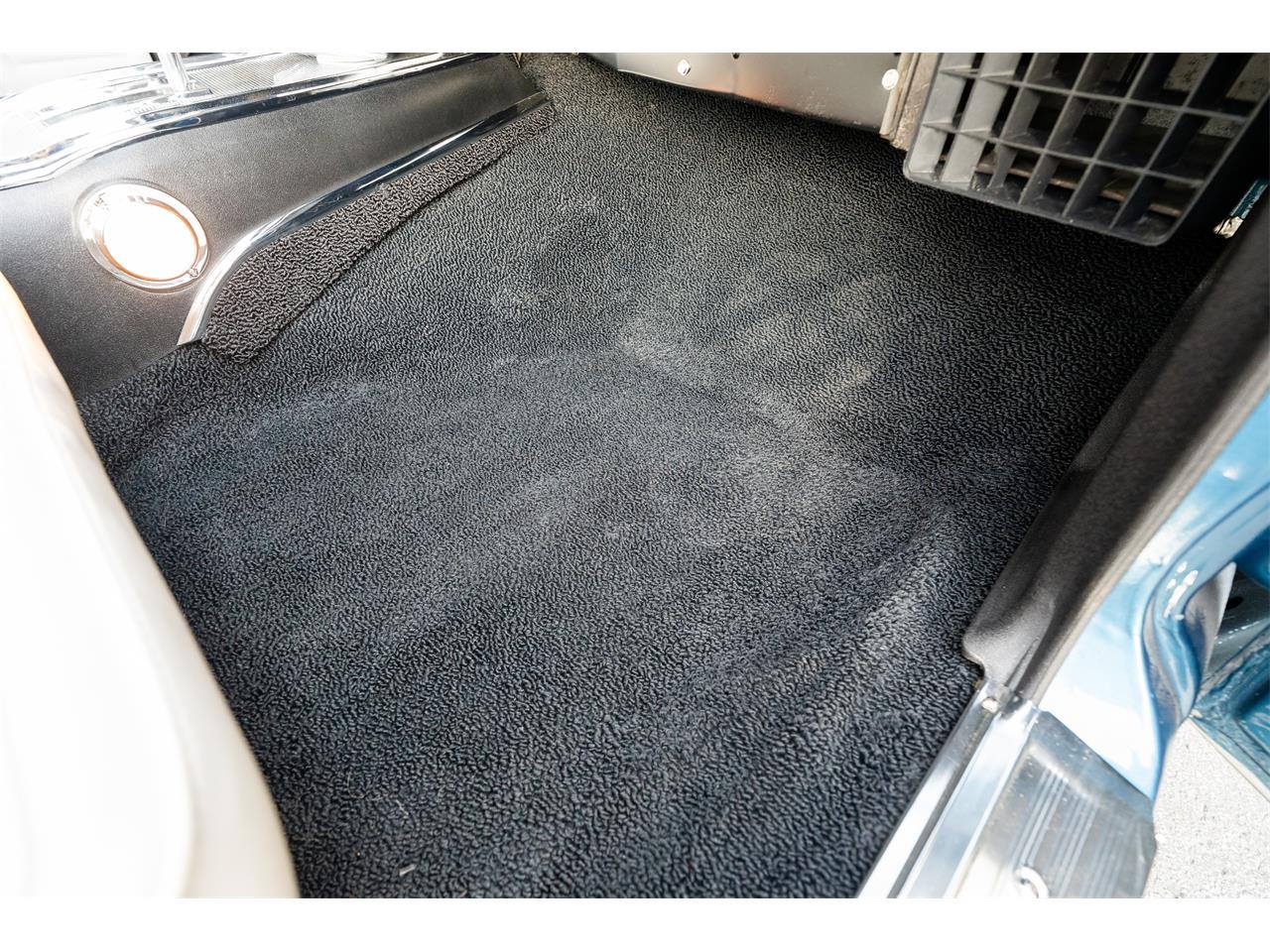 Plymouth-Satellite-1967-Bright-Blue-Pearl-White-32