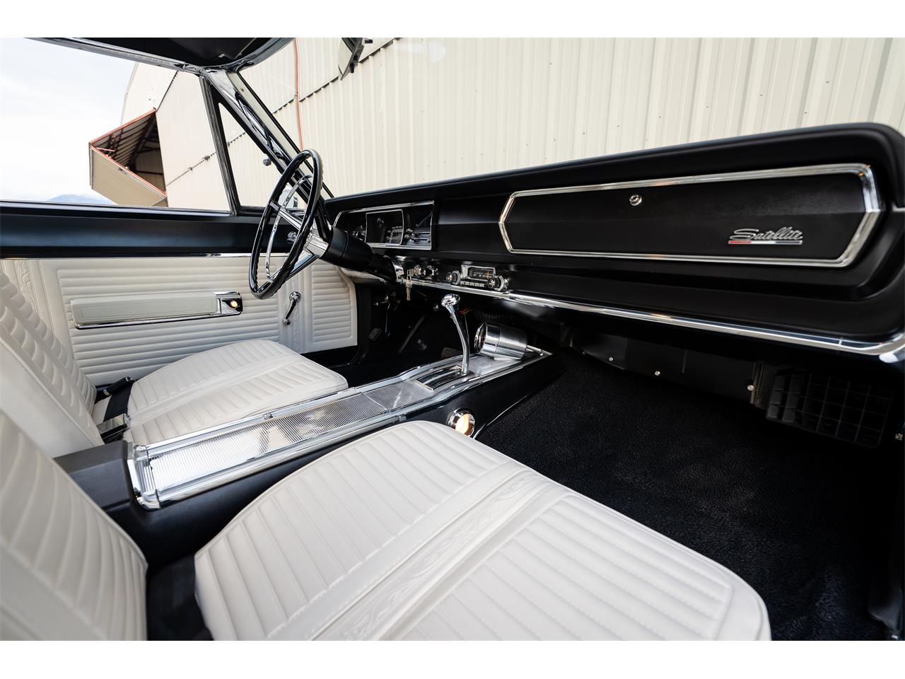 Plymouth-Satellite-1967-Bright-Blue-Pearl-White-33