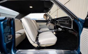 Plymouth-Satellite-1967-Bright-Blue-Pearl-White-35