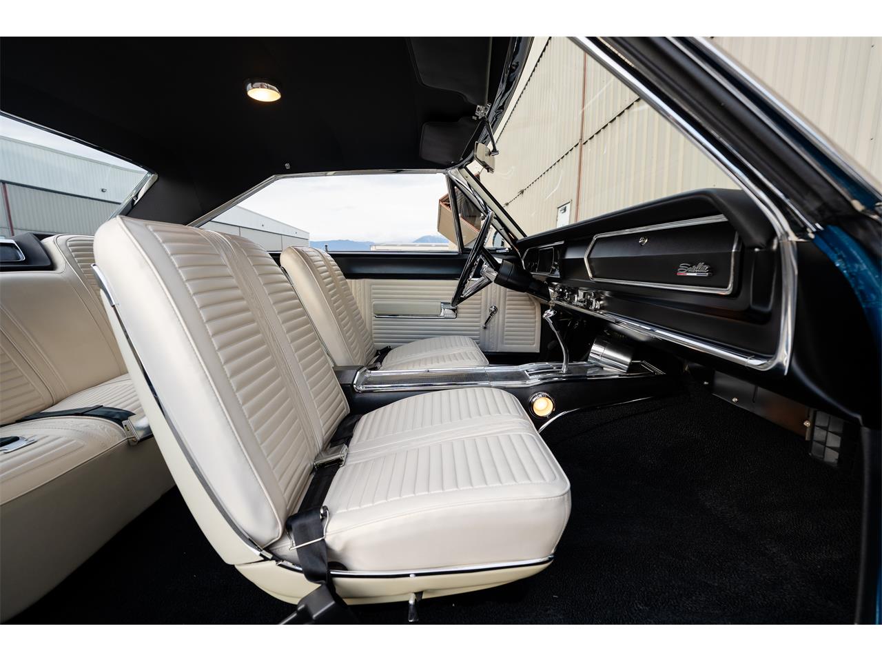 Plymouth-Satellite-1967-Bright-Blue-Pearl-White-36