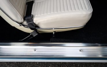 Plymouth-Satellite-1967-Bright-Blue-Pearl-White-37