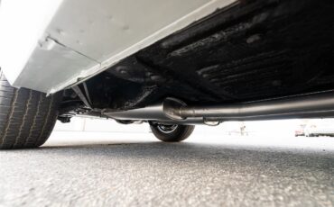 Plymouth-Satellite-1967-Bright-Blue-Pearl-White-38