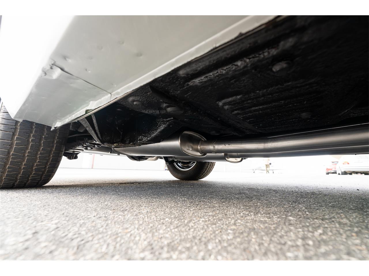 Plymouth-Satellite-1967-Bright-Blue-Pearl-White-38