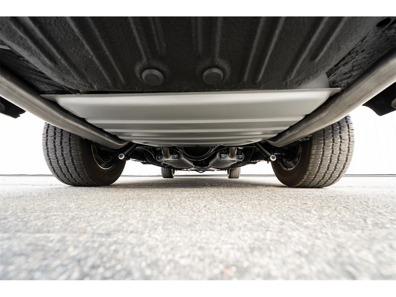 Plymouth-Satellite-1967-Bright-Blue-Pearl-White-39