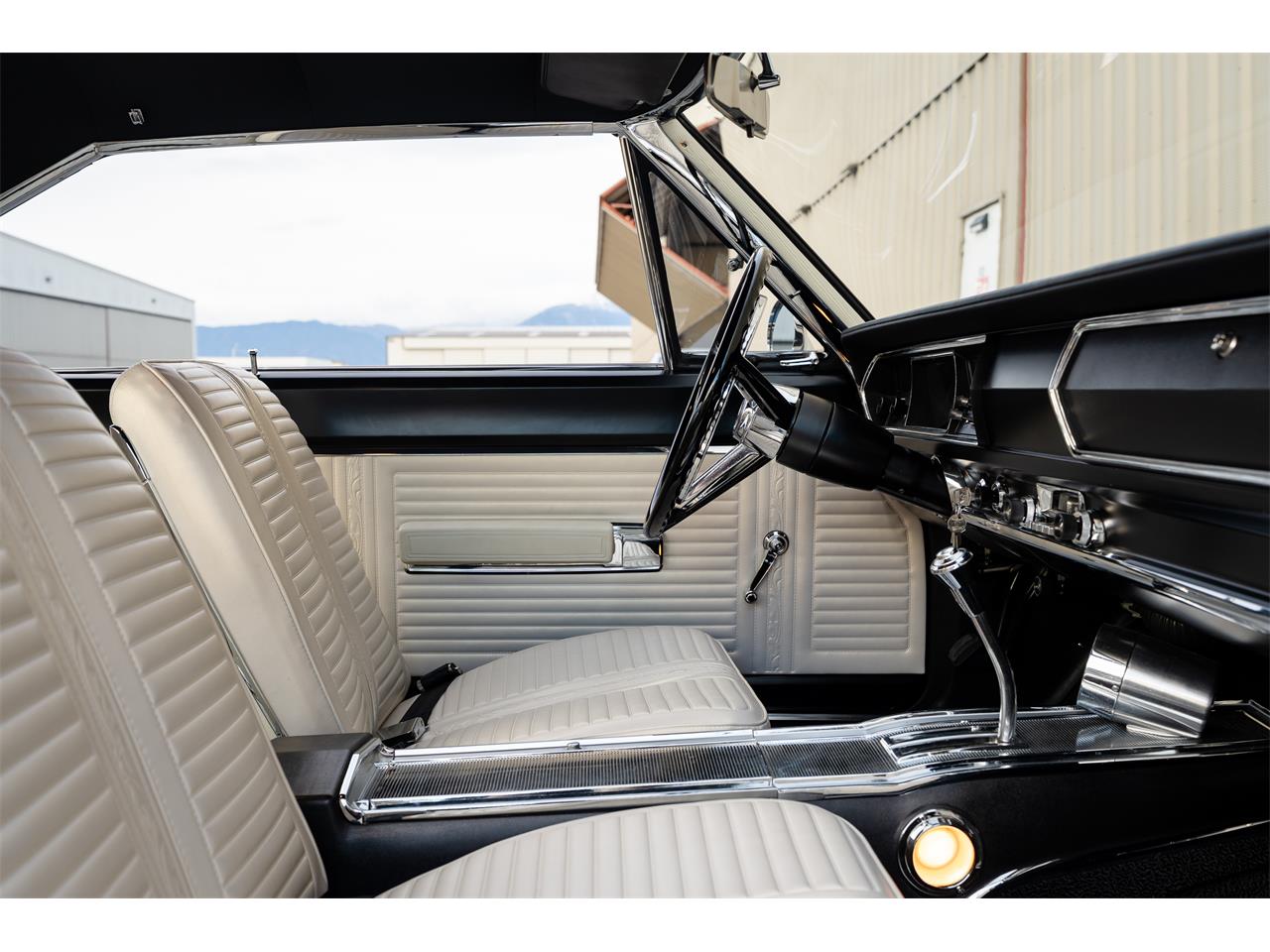 Plymouth-Satellite-1967-Bright-Blue-Pearl-White-4