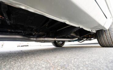 Plymouth-Satellite-1967-Bright-Blue-Pearl-White-40