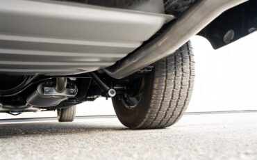 Plymouth-Satellite-1967-Bright-Blue-Pearl-White-43