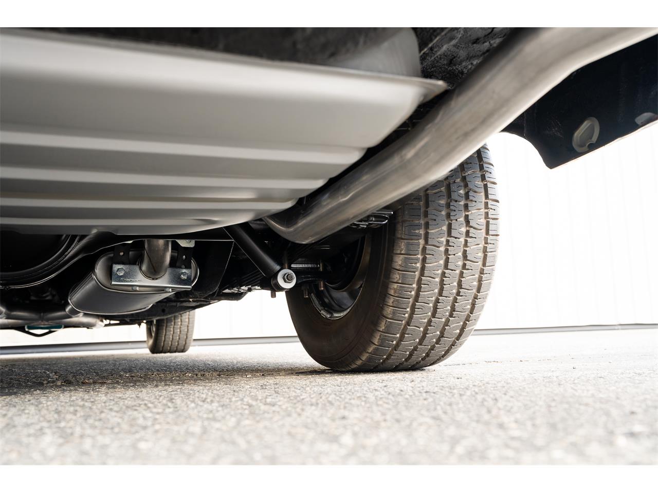 Plymouth-Satellite-1967-Bright-Blue-Pearl-White-43