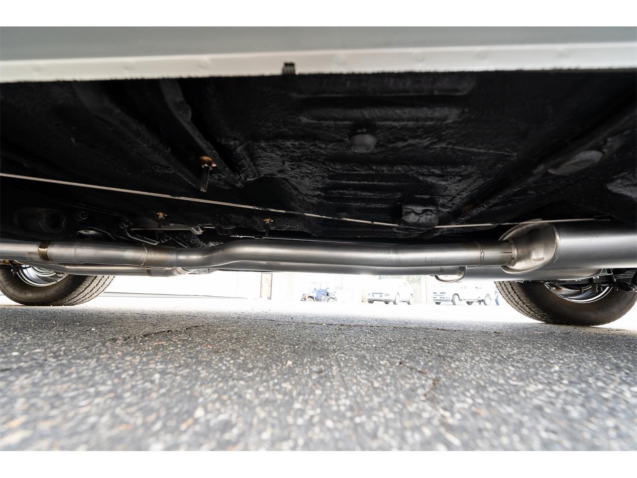 Plymouth-Satellite-1967-Bright-Blue-Pearl-White-45