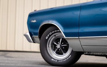 Plymouth-Satellite-1967-Bright-Blue-Pearl-White-46