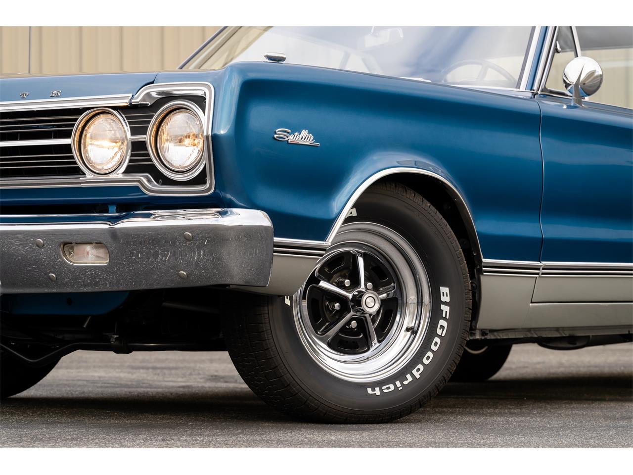 Plymouth-Satellite-1967-Bright-Blue-Pearl-White-48