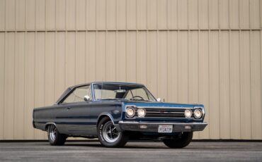 Plymouth-Satellite-1967-Bright-Blue-Pearl-White-5