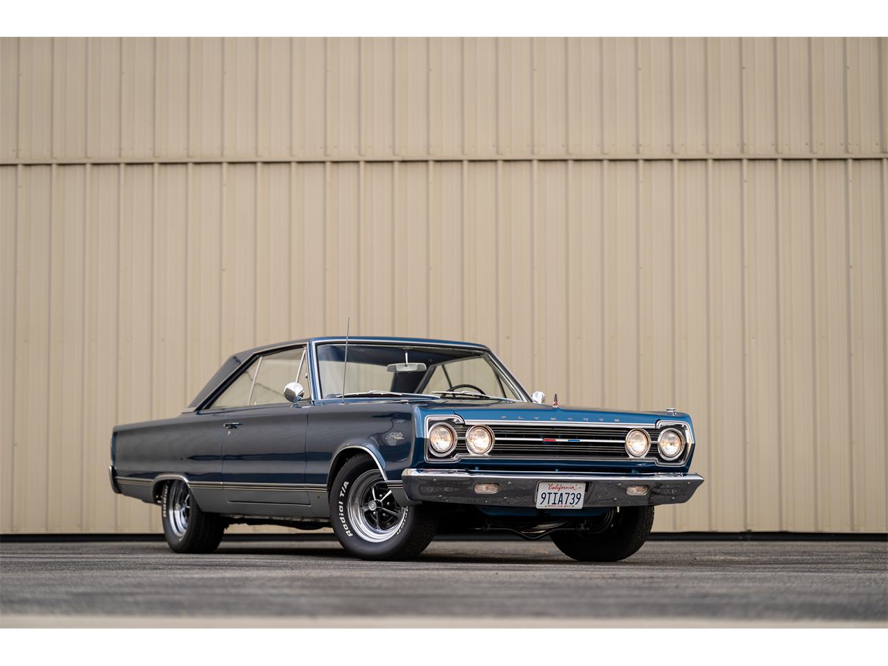 Plymouth-Satellite-1967-Bright-Blue-Pearl-White-5