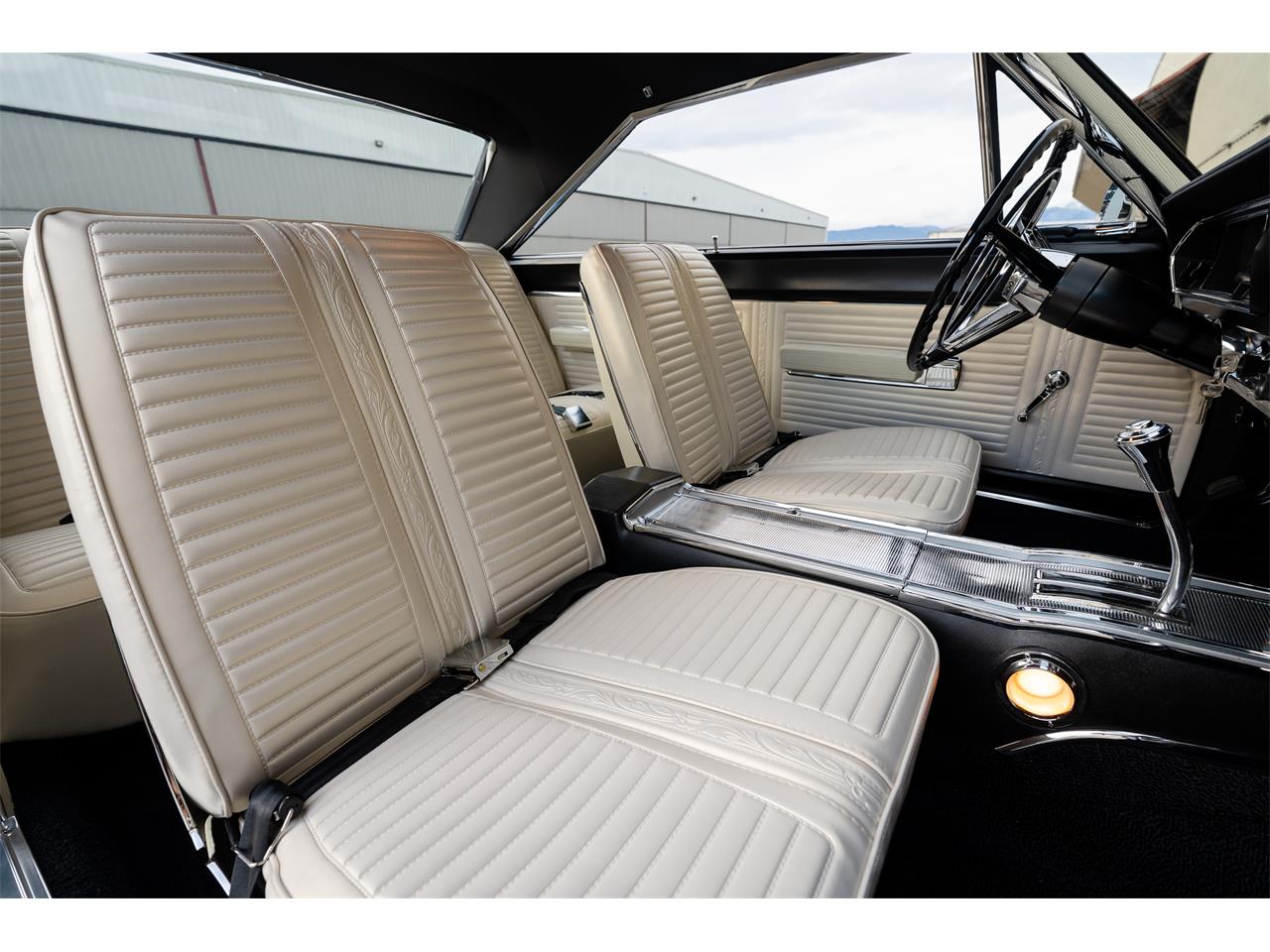 Plymouth-Satellite-1967-Bright-Blue-Pearl-White-50