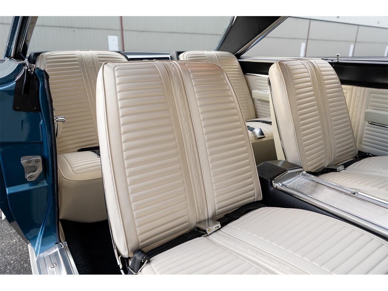 Plymouth-Satellite-1967-Bright-Blue-Pearl-White-51