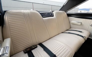 Plymouth-Satellite-1967-Bright-Blue-Pearl-White-52