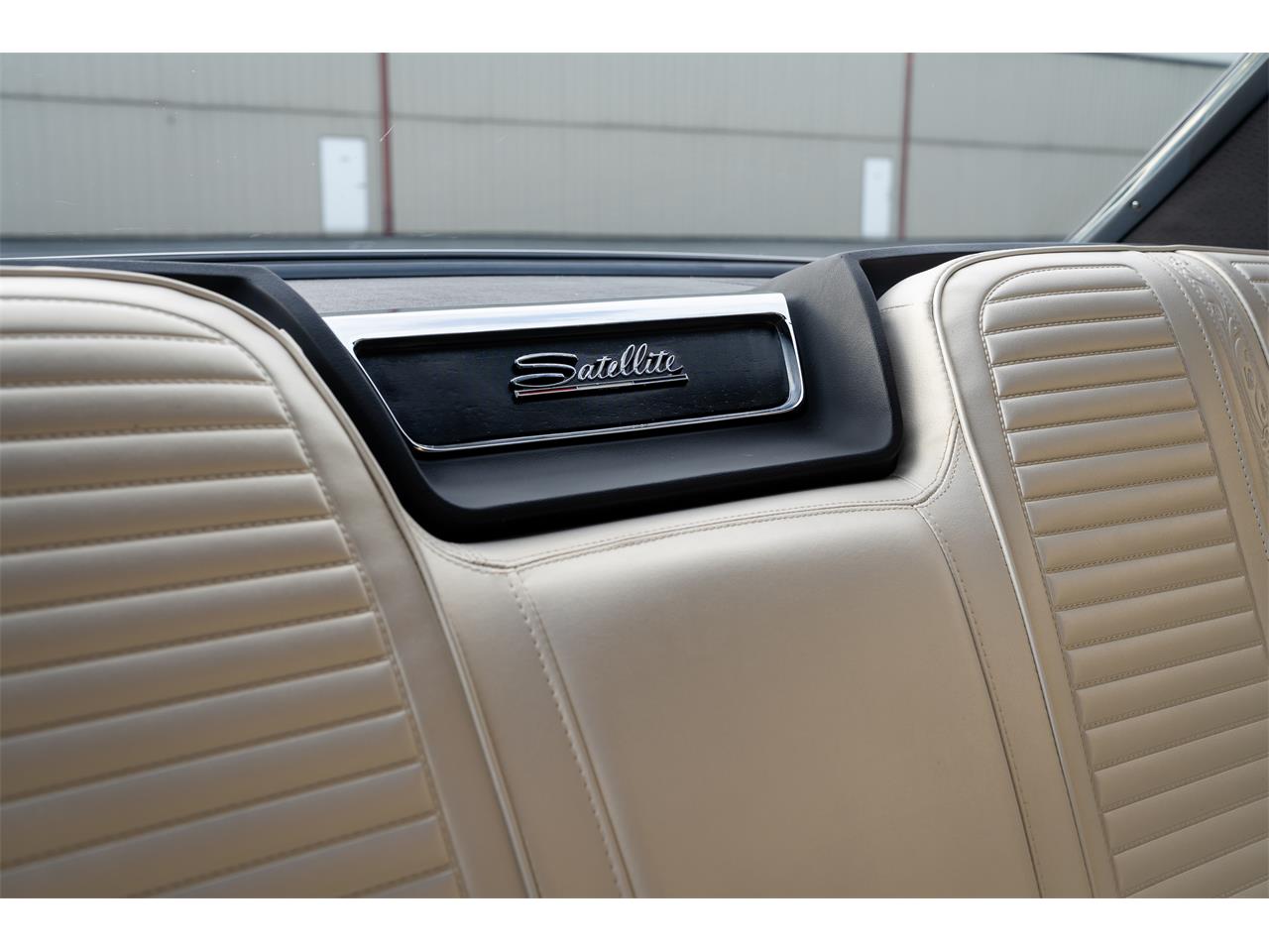 Plymouth-Satellite-1967-Bright-Blue-Pearl-White-53