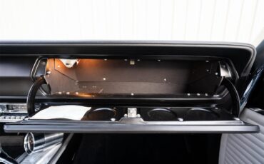 Plymouth-Satellite-1967-Bright-Blue-Pearl-White-63