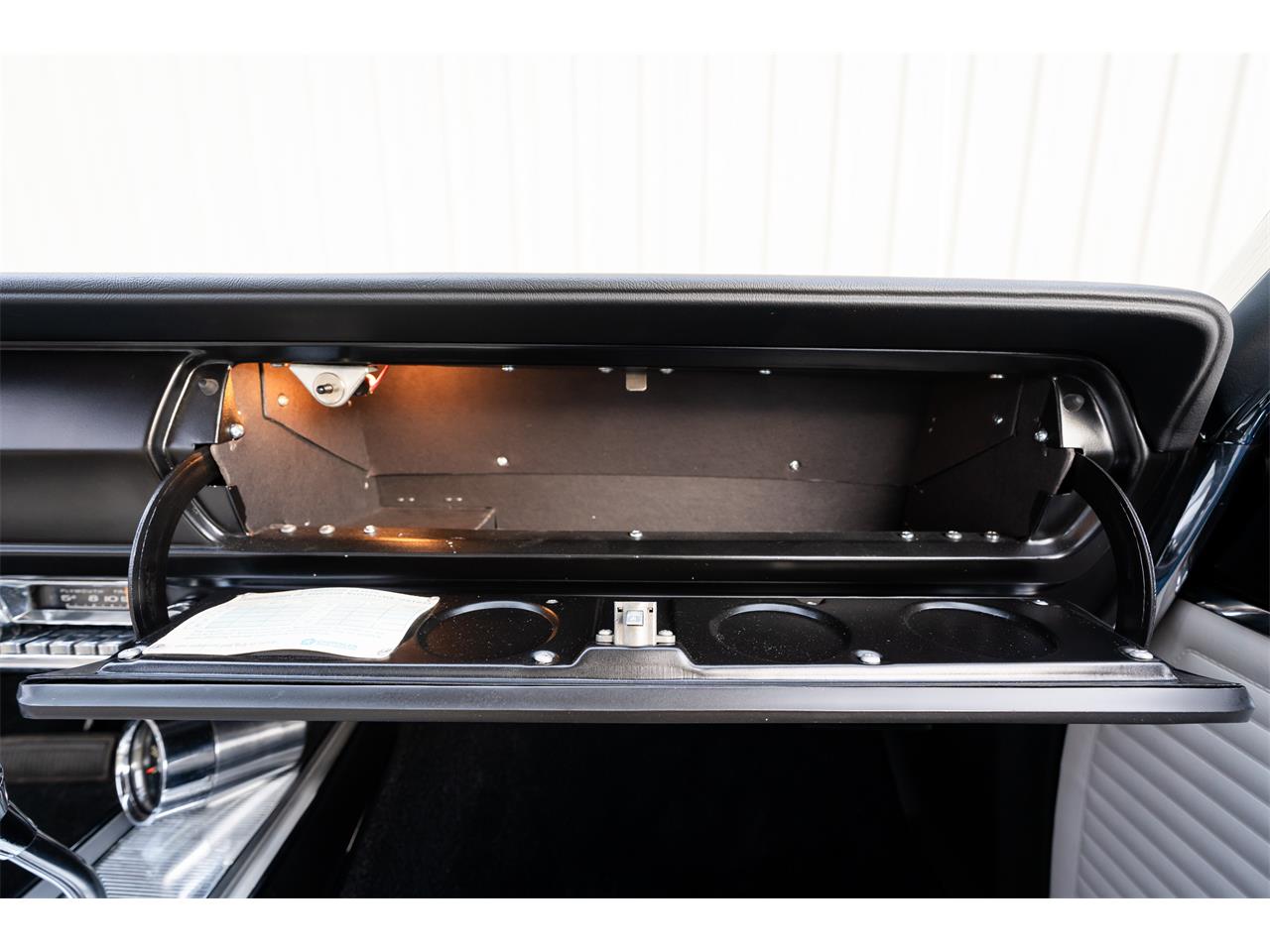 Plymouth-Satellite-1967-Bright-Blue-Pearl-White-63