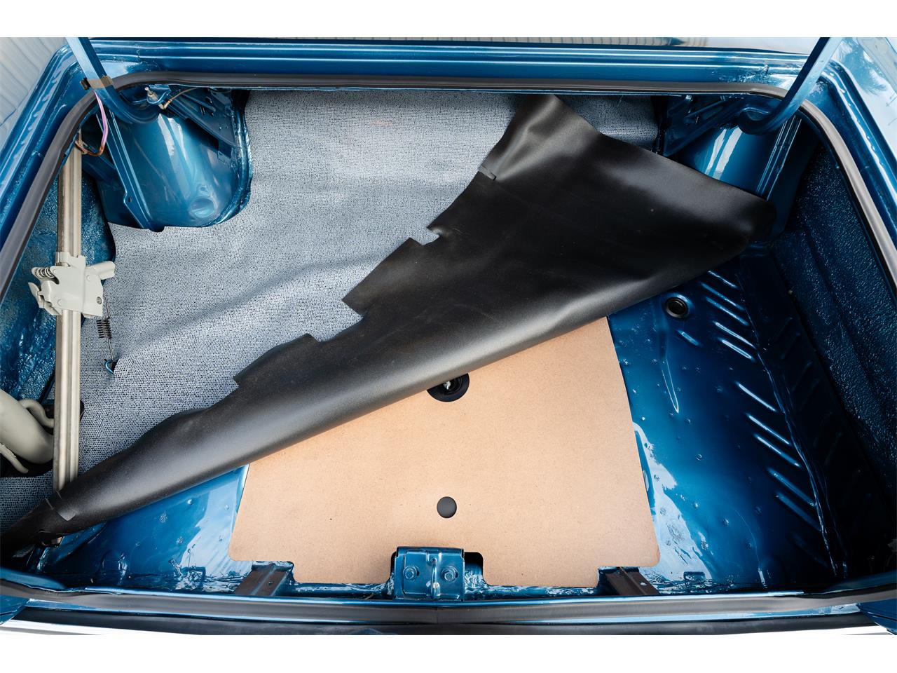 Plymouth-Satellite-1967-Bright-Blue-Pearl-White-68