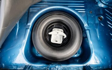 Plymouth-Satellite-1967-Bright-Blue-Pearl-White-69