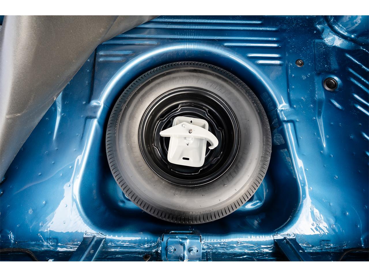 Plymouth-Satellite-1967-Bright-Blue-Pearl-White-69