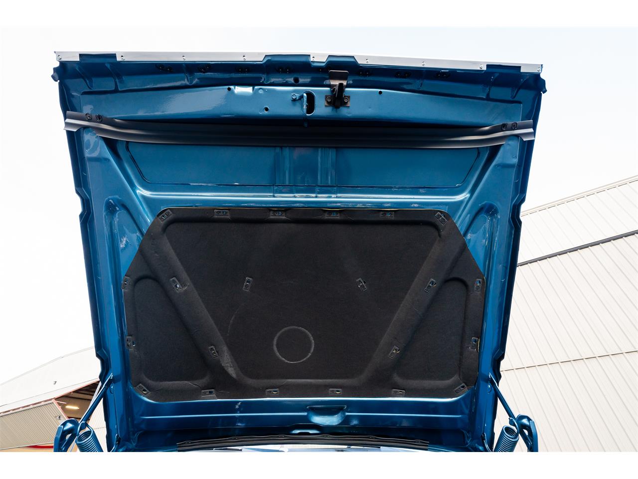 Plymouth-Satellite-1967-Bright-Blue-Pearl-White-70