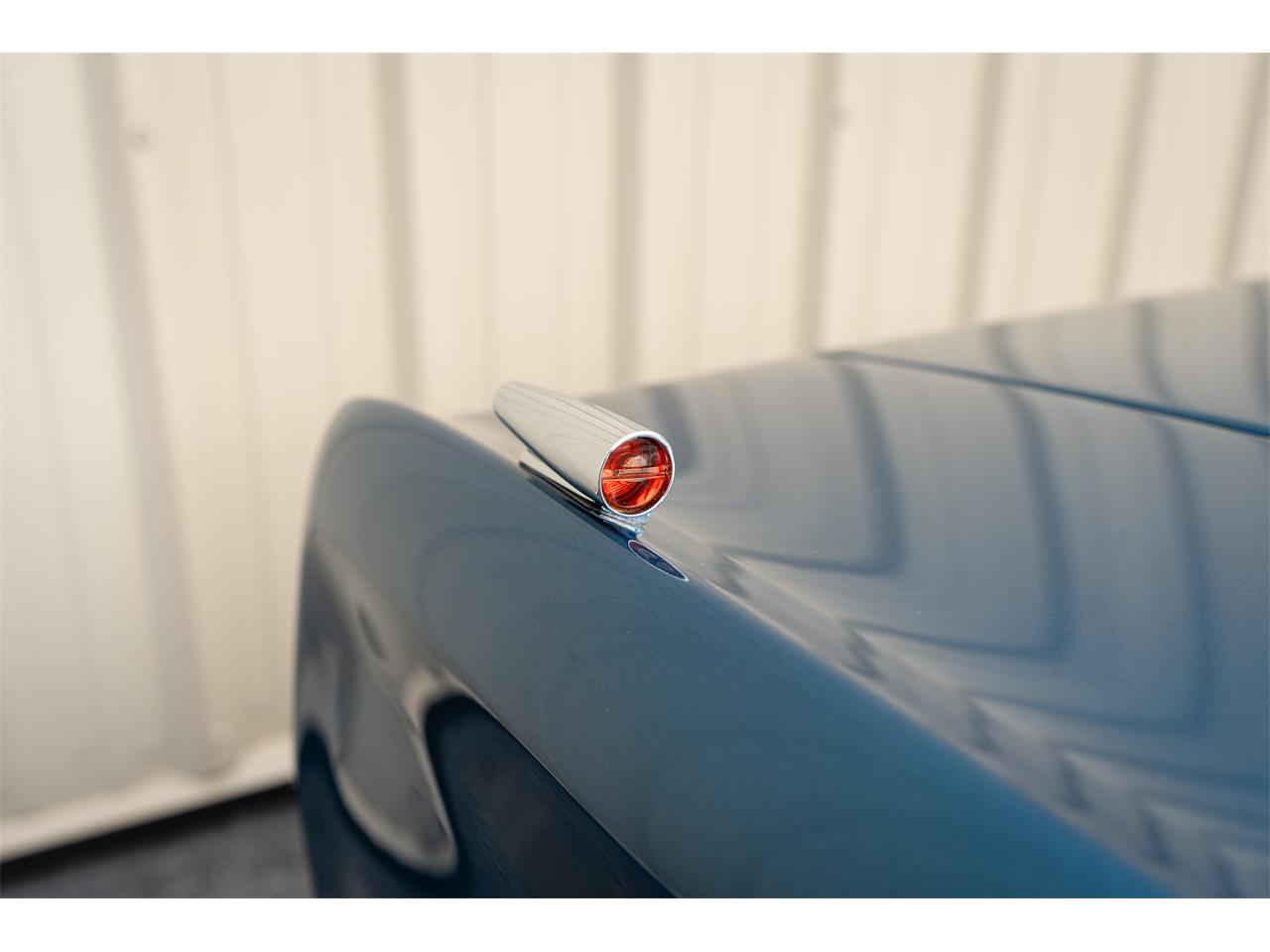 Plymouth-Satellite-1967-Bright-Blue-Pearl-White-73