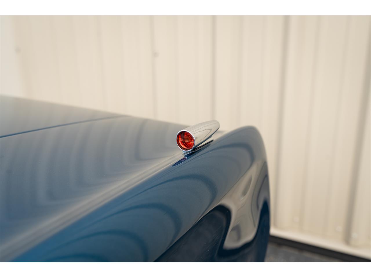 Plymouth-Satellite-1967-Bright-Blue-Pearl-White-74