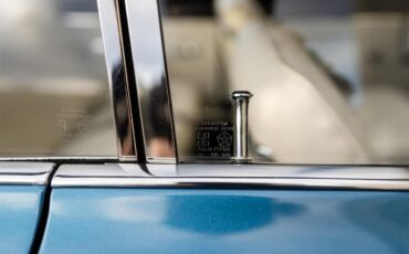 Plymouth-Satellite-1967-Bright-Blue-Pearl-White-76