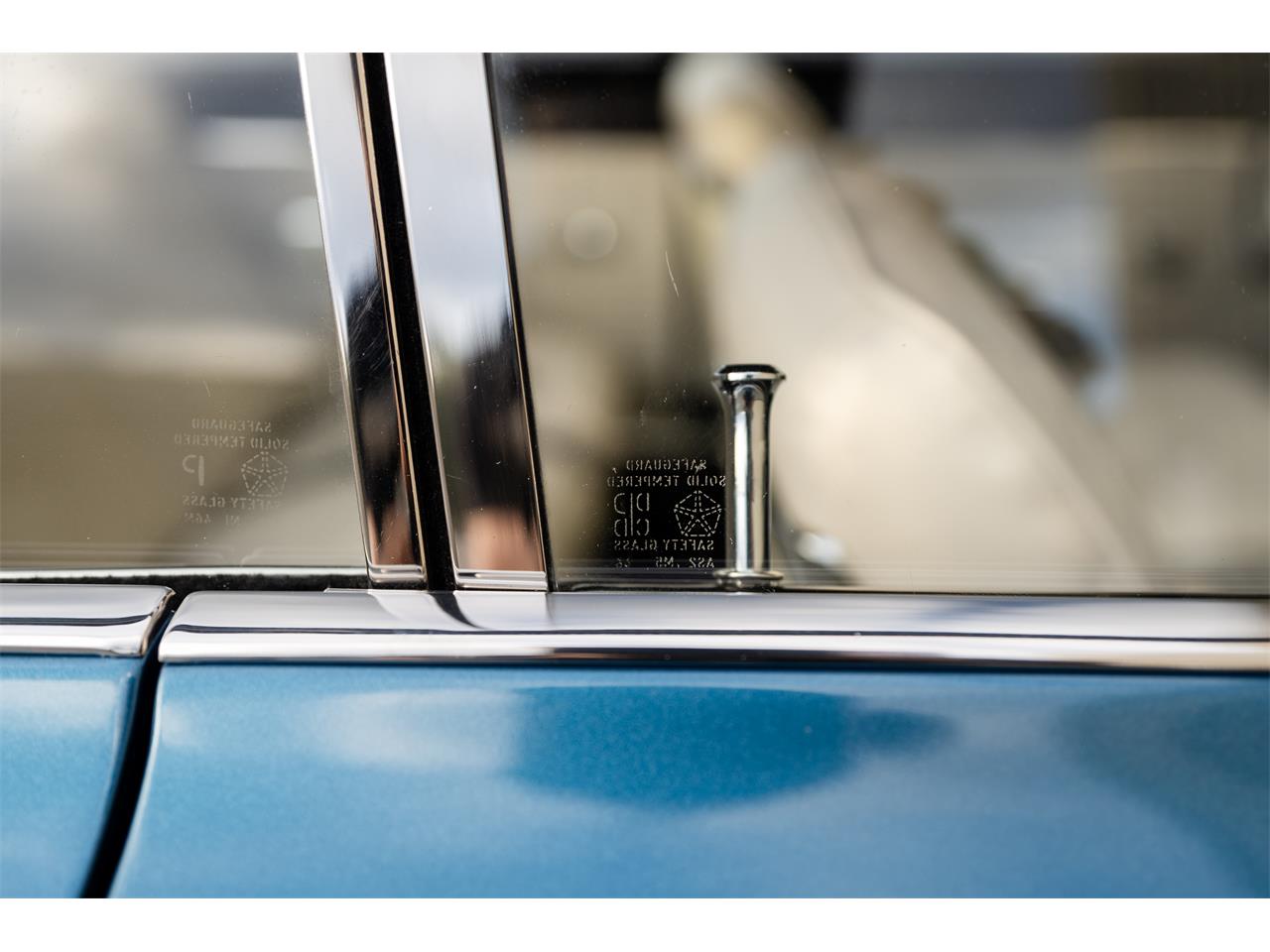 Plymouth-Satellite-1967-Bright-Blue-Pearl-White-76