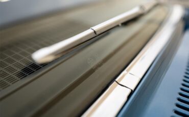 Plymouth-Satellite-1967-Bright-Blue-Pearl-White-78